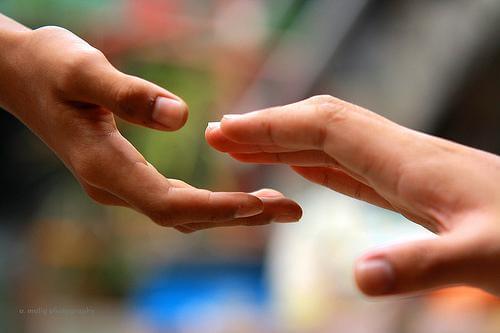 5 passos para alcançar a felicidade ao ajudar os outros