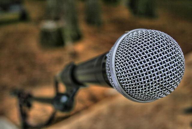 Como superar o medo de falar em público