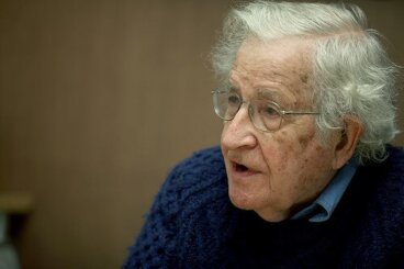 12 frases do grande pensador Noam Chomsky