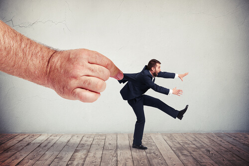 Se não está sob o nosso controle, não pode nos ferir!