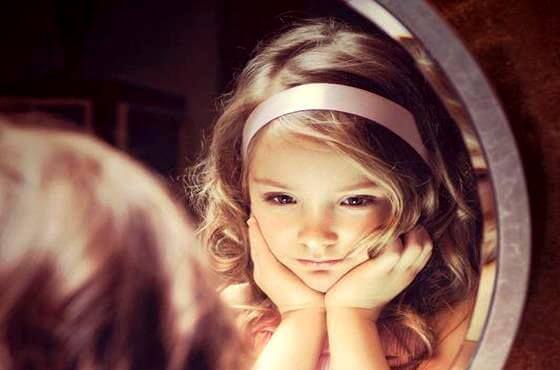 Pequenos adultos: crianças que sabem o que os adultos ignoram