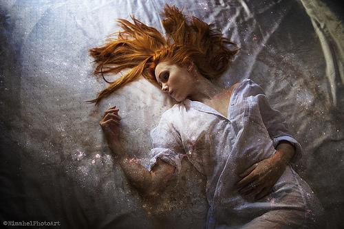 A agonizante e inofensiva paralisia do sono