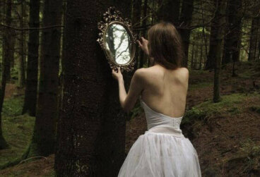 Se você está procurando alguém que mude a sua vida, olhe-se no espelho
