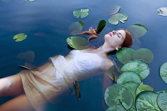 Eu me sinto fora do mundo e quero voltar a viver