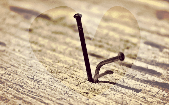 Um prego não remove outro: o que o retira é o martelo que o pregou