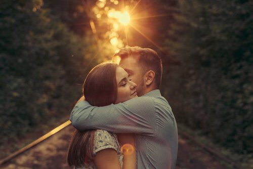 Você sabia que cada forma de abraçar tem um significado?