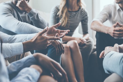 5 estratégias para estabelecer uma conversa interessante