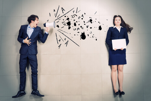 A arte de não falar nada, só observar