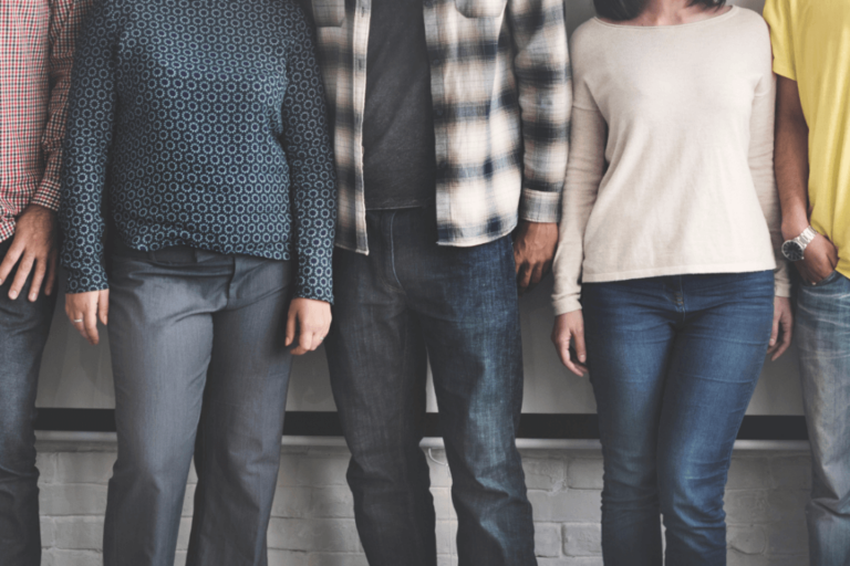 Quais problemas estão associados à fobia social?