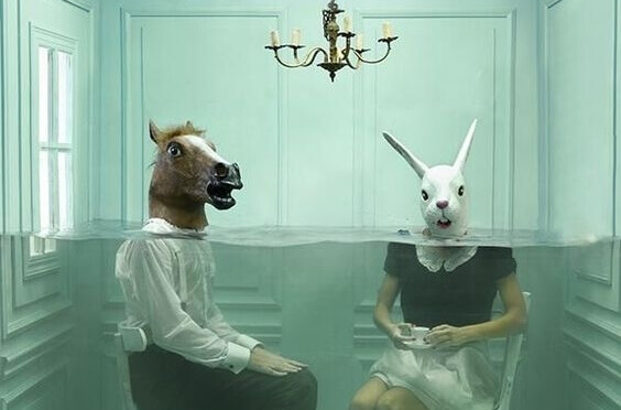 Do cinismo como postura crítica ao cinismo como atitude insuportável