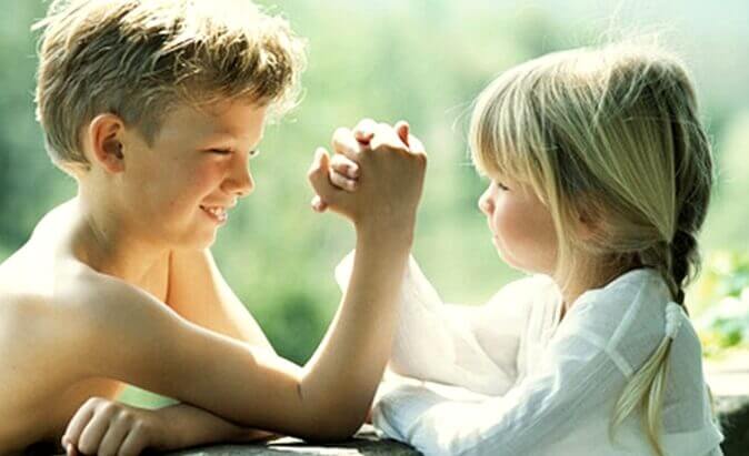 Irmãos mais velhos: entre super-heróis e amigos afetuosos