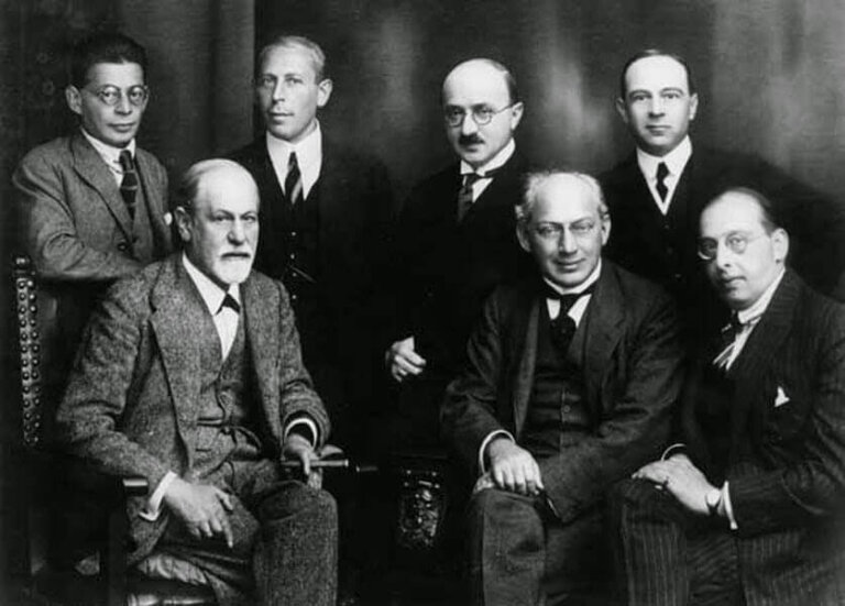 Muito além de Freud: escolas e autores da psicanálise