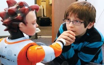 A incrível interação entre robôs e crianças com autismo