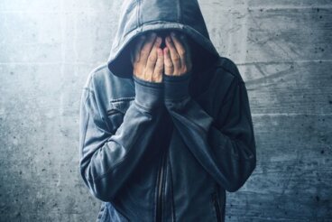Qual é a relação entre o consumo de drogas e os transtornos mentais?