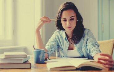 Estudar lendo em voz alta ou em silêncio, o que funciona melhor?
