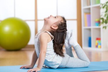 5 posturas de ioga para crianças