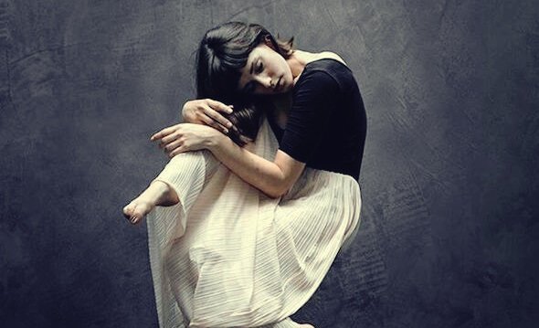 Esconder as emoções: a cota silenciosa de sofrimento