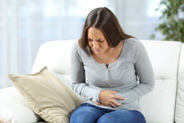 Gastrite nervosa: sintomas, causas e tratamento