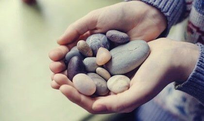 Emoções aflitivas: o peso que impede a nossa felicidade