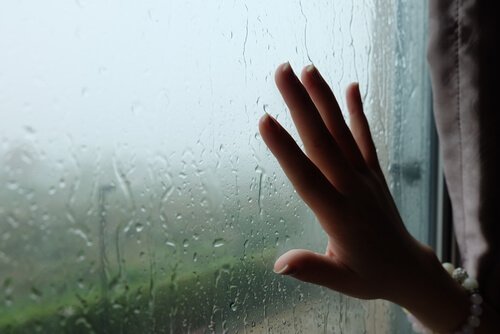 Pluviofobia: sintomas, causas e tratamento