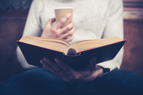 Benefícios psicológicos de ler biografias