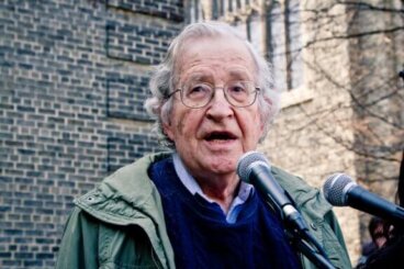 Noam Chomsky: biografia de uma mente brilhante