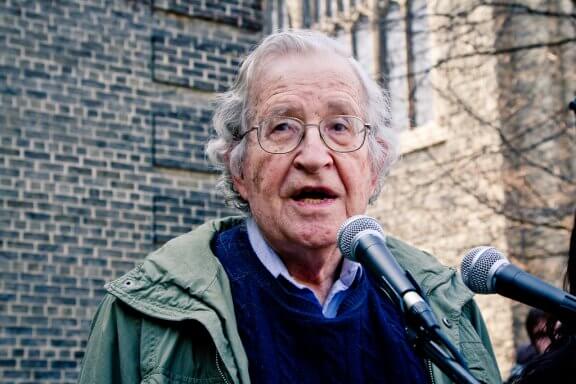 Noam Chomsky: biografia de uma mente brilhante