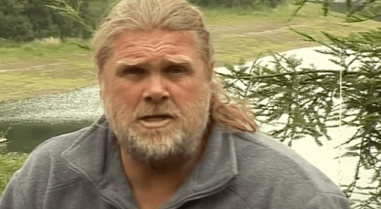 Shaun Ellis, aceito entre os lobos