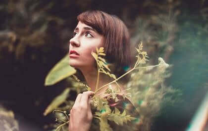 Como o sentido do eu e a depressão se relacionam?