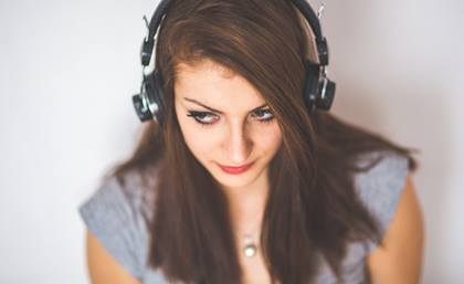 Por que algumas músicas não saem da cabeça?