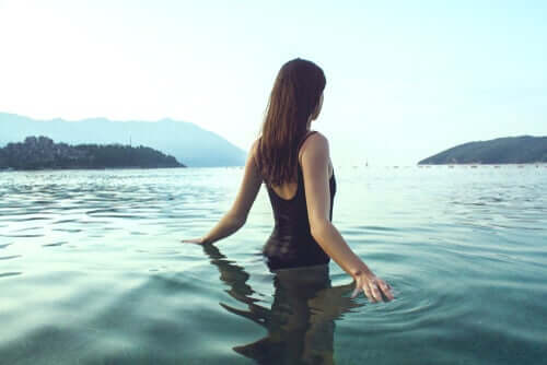 Vida líquida e consumismo: compramos para preencher vazios?