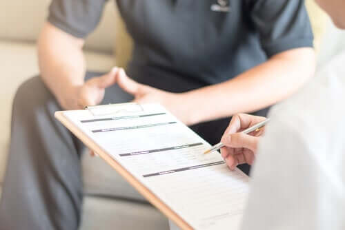 Qual é a diferença entre psicologia clínica e neuropsicologia?