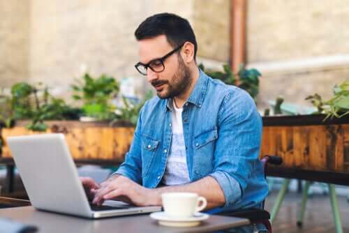 Prós e contras do trabalho à distância: liberdade ou isolamento?