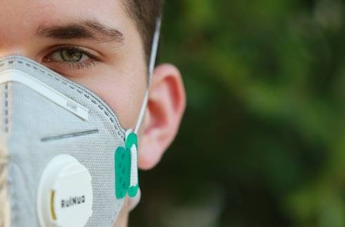 O impacto psicológico de ver o mundo através de uma máscara