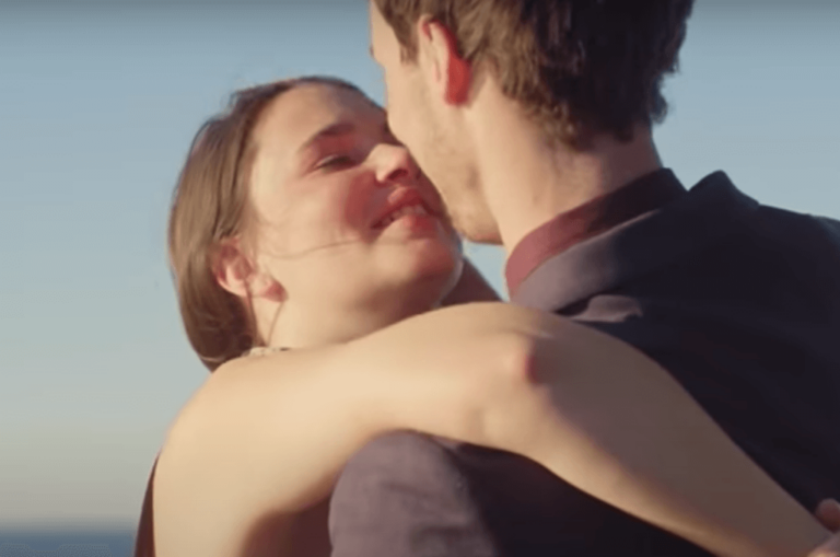 O amor no espectro autista: inicio e desenvolvimento do casal