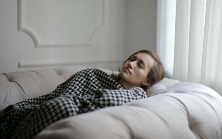 Eu só quero dormir: possíveis causas e o que fazer