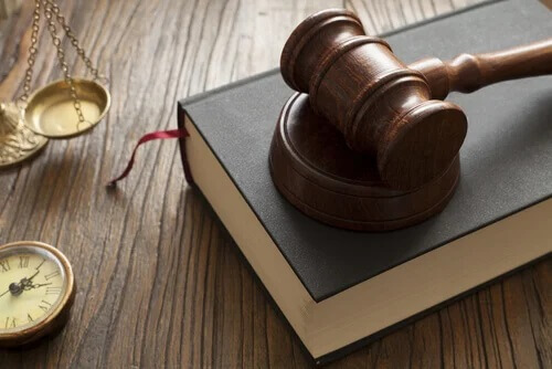 Quais são as diferenças entre lei e norma?