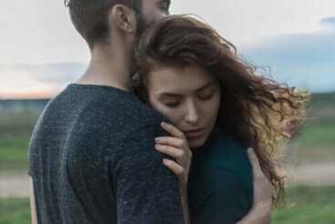 O contato físico pode combater o estresse e a tristeza