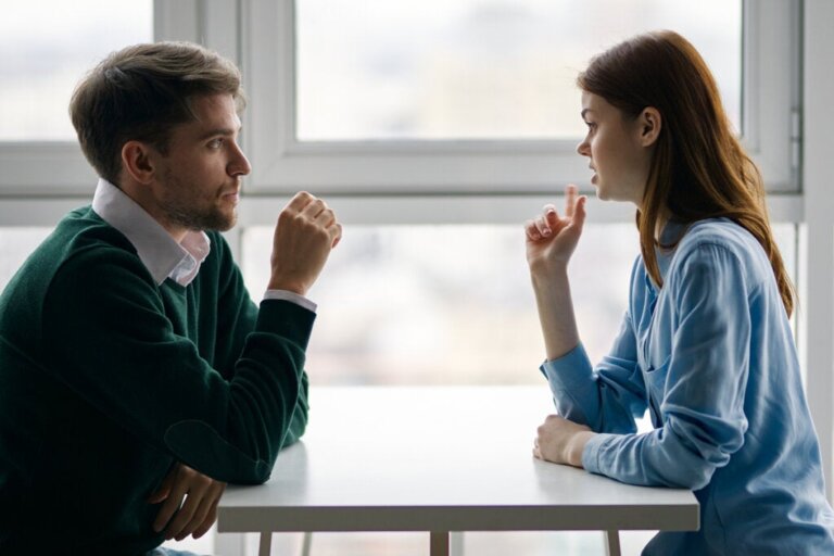 Como fazer alguém mudar de ideia, de acordo com o neurocientista Tali Sharot