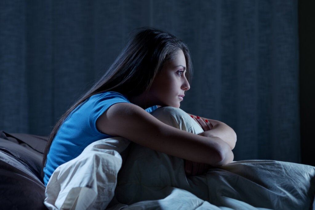 Não consigo dormir mesmo estando com sono. Por quê?