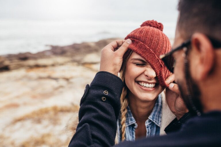 7 jogos divertidos para fazer em casal e conhecer melhor um ao outro