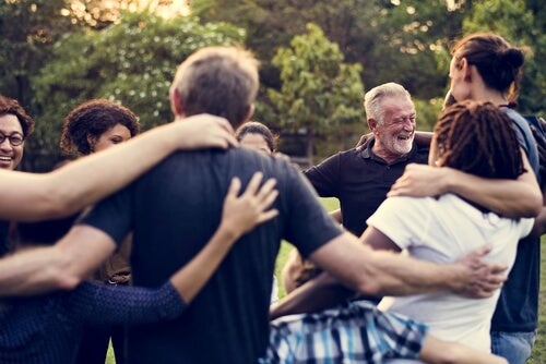 Como a cultura influencia as relações sociais?