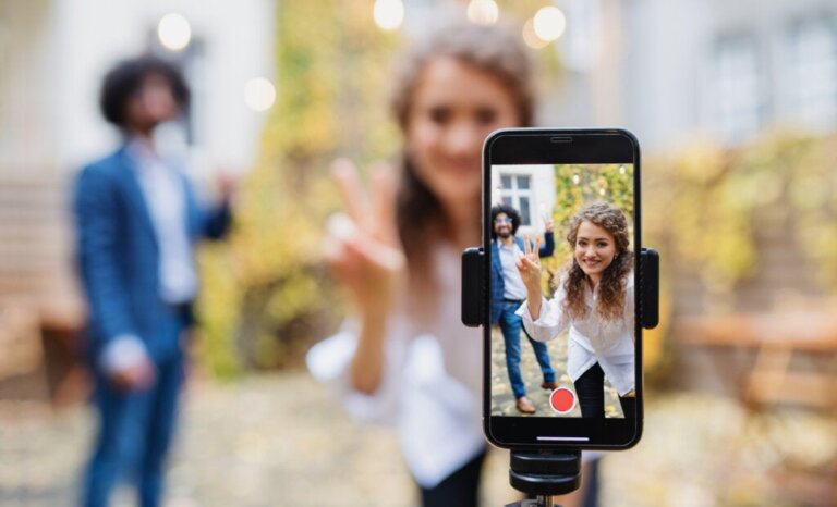 Sociedade, virtualidade e casal: o atual triângulo amoroso