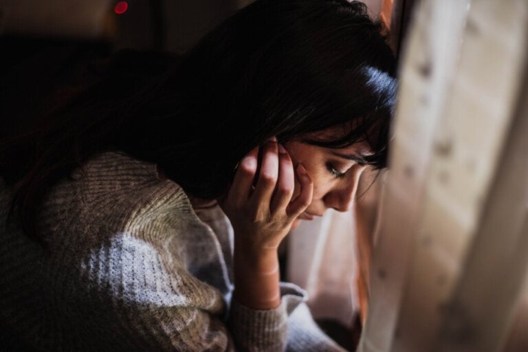 Não quero falar com ninguém: possíveis causas e o que fazer