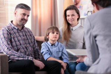 Terapia de interação pais-filhos para problemas de comportamento na infância