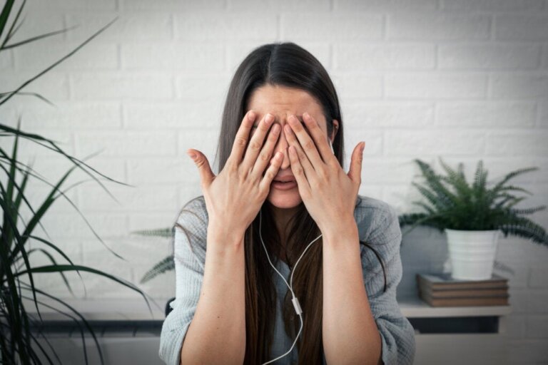 Dismorfia de zoom: como nos ver através de uma tela nos afeta