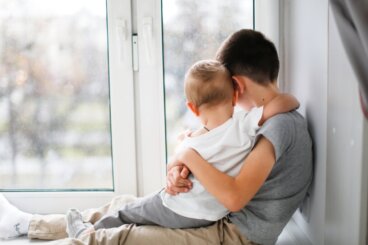 Irmãos que atuam como pais: esse foi o seu caso?