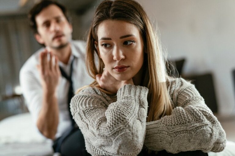 O seu amor me faz mal, mas não consigo te deixar