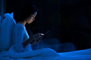 O excesso de luz azul acelera o envelhecimento