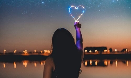 Pessoas que se apaixonam facilmente: o que está por trás desse tipo de personalidade?